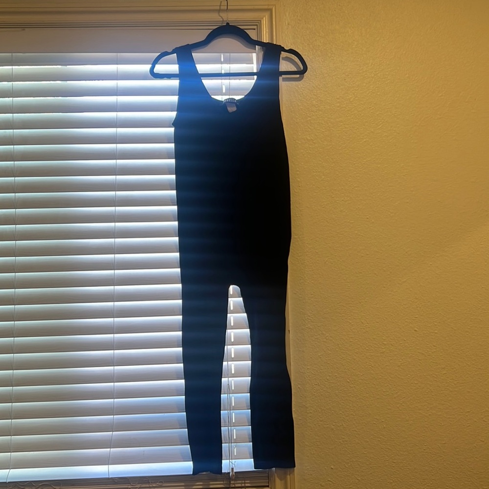 stretchy. one size. black ribbed jumpsuit.